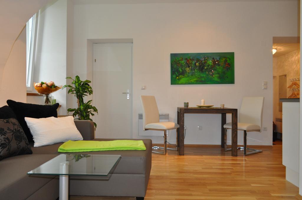 Ferienwohnung Im Univiertel Mit Garten グラーツ エクステリア 写真