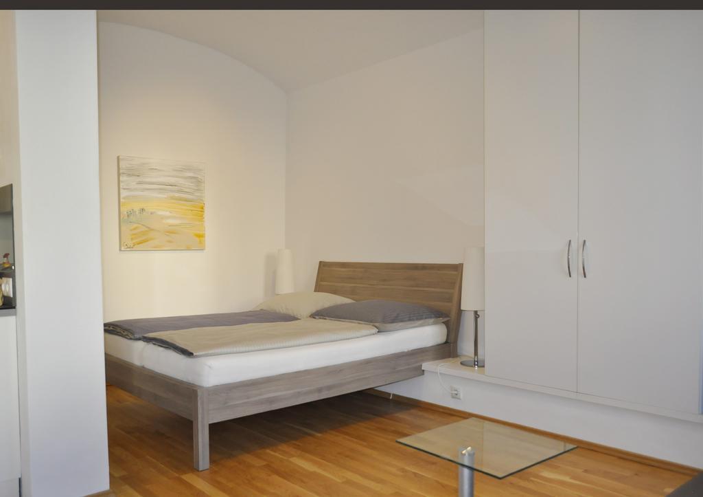 Ferienwohnung Im Univiertel Mit Garten グラーツ エクステリア 写真